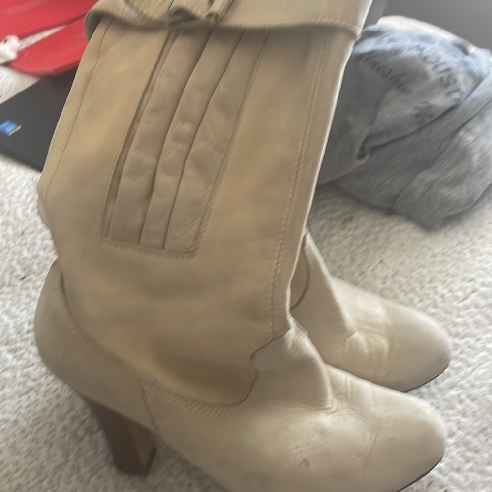 Brown ankle boot. Worn a few times . Size 7.5. Good condition